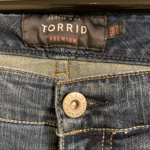 TORRID Premium Boyfriend Jeans Size 16R - Picture 3 of 4